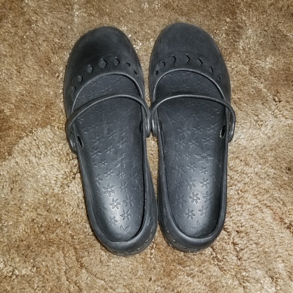 Clogs (flip flops or flats) - Picture 1 of 1